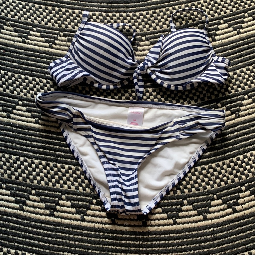 Individual top with bottoms